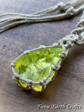 画像13: 【霊的成長・変革を促す】石全長4.3cm大ぶり 高品質アンダラクリスタル（シエラネバダ産）ネックレス・ペンダント ソラリス/エンジェルオーラ イエロー シンプル＆ナチュラル マクラメ 1点もの ハンドメイドアクセサリー スピリチュアル　お守り ヒーリングジュエリー 第12チャクラ対応 (13)