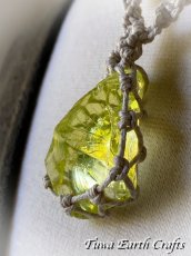 画像31: 【霊的成長・変革を促す】石全長4.3cm大ぶり 高品質アンダラクリスタル（シエラネバダ産）ネックレス・ペンダント ソラリス/エンジェルオーラ イエロー シンプル＆ナチュラル マクラメ 1点もの ハンドメイドアクセサリー スピリチュアル　お守り ヒーリングジュエリー 第12チャクラ対応 (31)