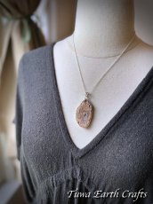 画像13: 石全長4.6cm 大ぶり高品質ブルーフォレスト 珪化木 ペトリファイドウッド  ペンダントトップ 1点もの★ヒーリングストーン天然石ジュエリー　パワーストーンアクセサリー (13)