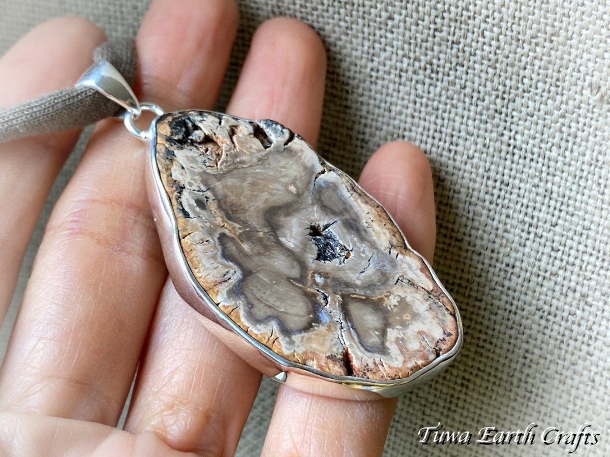 画像18: 石全長4.6cm 大ぶり高品質ブルーフォレスト 珪化木 ペトリファイドウッド  ペンダントトップ 1点もの★ヒーリングストーン天然石ジュエリー　パワーストーンアクセサリー (18)