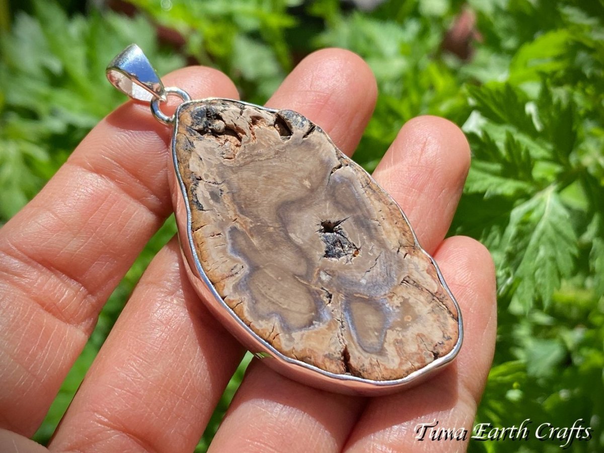 画像2: 石全長4.6cm 大ぶり高品質ブルーフォレスト 珪化木 ペトリファイドウッド  ペンダントトップ 1点もの★ヒーリングストーン天然石ジュエリー　パワーストーンアクセサリー (2)