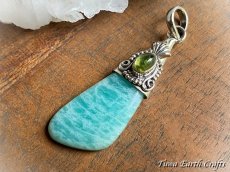 画像11: キラキラシラー入り✨【決断力アップ・自己表現力アップ】大ぶり高品質アマゾナイト ペンダントトップ with グリーントルマリン*天然石ヒーリングストーンアクセサリーお守りパワーストーンジュエリー ストレス除去 (11)