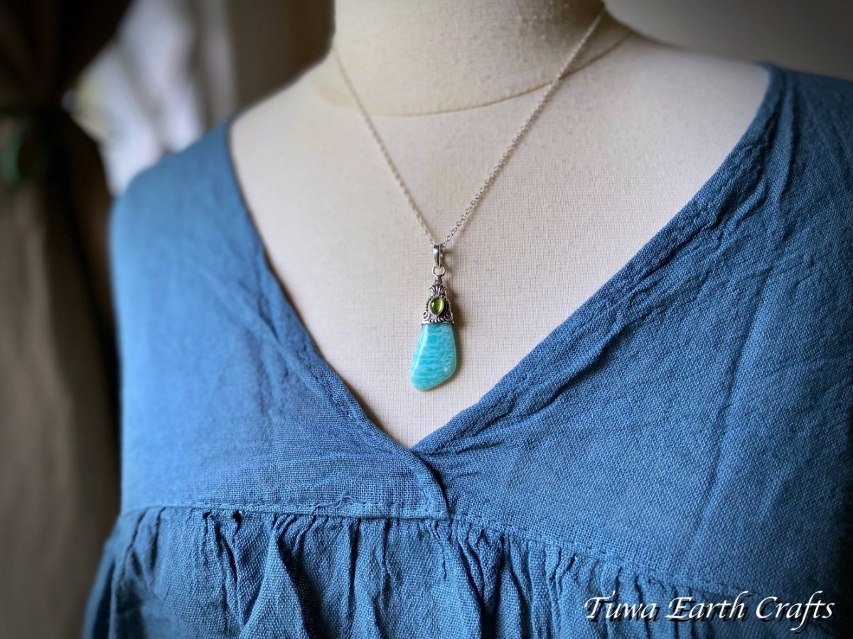 画像15: キラキラシラー入り✨【決断力アップ・自己表現力アップ】大ぶり高品質アマゾナイト ペンダントトップ with グリーントルマリン*天然石ヒーリングストーンアクセサリーお守りパワーストーンジュエリー ストレス除去 (15)