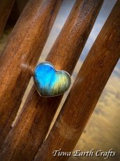 画像8: ハート型 1点もの 高品質 ラブラドライト リング 指輪 11号 神秘的ブルー ゴールド 天然石パワーストーンアクセサリー　ヒーリングジュエリー お守り　スターリングシルバー スピリチュアル (8)