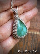 画像7: 1点もの ナチュラル天然エメラルド ペンダント・ネックレス★シンプル ハンドメイド 生成り マクラメ編み 天然石パワーストーン アクセサリー スピリチュアル 金属アレルギー対応 (7)
