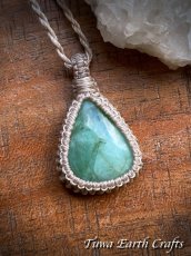 画像2: 1点もの ナチュラル天然エメラルド ペンダント・ネックレス★シンプル ハンドメイド 生成り マクラメ編み 天然石パワーストーン アクセサリー スピリチュアル 金属アレルギー対応 (2)