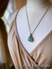 画像12: 1点もの ナチュラル天然エメラルド ペンダント・ネックレス★シンプル ハンドメイド 生成り マクラメ編み 天然石パワーストーン アクセサリー スピリチュアル 金属アレルギー対応 (12)