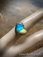 画像9: ハート型 1点もの 高品質 ラブラドライト リング 指輪 11号 神秘的ブルー ゴールド 天然石パワーストーンアクセサリー　ヒーリングジュエリー お守り　スターリングシルバー スピリチュアル (9)
