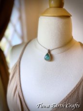 画像13: 1点もの ナチュラル天然エメラルド ペンダント・ネックレス★シンプル ハンドメイド 生成り マクラメ編み 天然石パワーストーン アクセサリー スピリチュアル 金属アレルギー対応 (13)