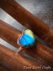 画像12: ハート型 1点もの 高品質 ラブラドライト リング 指輪 11号 神秘的ブルー ゴールド 天然石パワーストーンアクセサリー　ヒーリングジュエリー お守り　スターリングシルバー スピリチュアル (12)