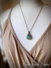 画像10: 1点もの ナチュラル天然エメラルド ペンダント・ネックレス★シンプル ハンドメイド 生成り マクラメ編み 天然石パワーストーン アクセサリー スピリチュアル 金属アレルギー対応 (10)