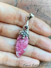 画像9: 【女性性と愛のシンボル】高品質ピンクチューライト＆ガーネット ペンダントトップ　１点もの　ピンクゾイサイト　ヒーリングジュエリーお守り天然石パワーストーン　アクセサリー　 (9)