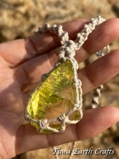 画像5: 【霊的成長・変革を促す】石全長4.3cm大ぶり 高品質アンダラクリスタル（シエラネバダ産）ネックレス・ペンダント ソラリス/エンジェルオーラ イエロー シンプル＆ナチュラル マクラメ 1点もの ハンドメイドアクセサリー スピリチュアル　お守り ヒーリングジュエリー 第12チャクラ対応 (5)