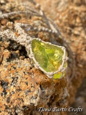 画像3: 【霊的成長・変革を促す】石全長4.3cm大ぶり 高品質アンダラクリスタル（シエラネバダ産）ネックレス・ペンダント ソラリス/エンジェルオーラ イエロー シンプル＆ナチュラル マクラメ 1点もの ハンドメイドアクセサリー スピリチュアル　お守り ヒーリングジュエリー 第12チャクラ対応 (3)