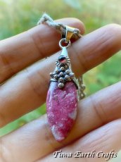 画像7: 【女性性と愛のシンボル】高品質ピンクチューライト＆ガーネット ペンダントトップ　１点もの　ピンクゾイサイト　ヒーリングジュエリーお守り天然石パワーストーン　アクセサリー　 (7)