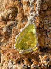 画像8: 【霊的成長・変革を促す】石全長4.3cm大ぶり 高品質アンダラクリスタル（シエラネバダ産）ネックレス・ペンダント ソラリス/エンジェルオーラ イエロー シンプル＆ナチュラル マクラメ 1点もの ハンドメイドアクセサリー スピリチュアル　お守り ヒーリングジュエリー 第12チャクラ対応 (8)