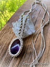 画像17: 石全長4cm大ぶり高品質シェブロンアメジスト ネックレス チョーカー ペンダント　アメジストファントム・ケープアメジスト　地球と身体に優しいヘンプ素材 1点物 シンプル＆ナチュラル★無染色 生成り ナチュラル天然素材オーガニックファッション  ハンドメイドお守り天然石ヒーリングストーン マクラメアクセサリー (17)