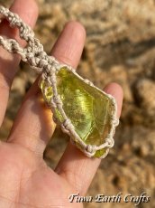 画像6: 【霊的成長・変革を促す】石全長4.3cm大ぶり 高品質アンダラクリスタル（シエラネバダ産）ネックレス・ペンダント ソラリス/エンジェルオーラ イエロー シンプル＆ナチュラル マクラメ 1点もの ハンドメイドアクセサリー スピリチュアル　お守り ヒーリングジュエリー 第12チャクラ対応 (6)