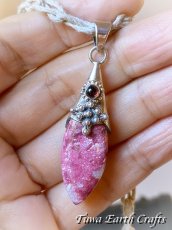 画像8: 【女性性と愛のシンボル】高品質ピンクチューライト＆ガーネット ペンダントトップ　１点もの　ピンクゾイサイト　ヒーリングジュエリーお守り天然石パワーストーン　アクセサリー　 (8)