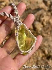 画像4: 【霊的成長・変革を促す】石全長4.3cm大ぶり 高品質アンダラクリスタル（シエラネバダ産）ネックレス・ペンダント ソラリス/エンジェルオーラ イエロー シンプル＆ナチュラル マクラメ 1点もの ハンドメイドアクセサリー スピリチュアル　お守り ヒーリングジュエリー 第12チャクラ対応 (4)