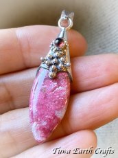 画像11: 【女性性と愛のシンボル】高品質ピンクチューライト＆ガーネット ペンダントトップ　１点もの　ピンクゾイサイト　ヒーリングジュエリーお守り天然石パワーストーン　アクセサリー　 (11)