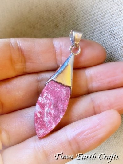 画像1: 【女性性と愛のシンボル】高品質ピンクチューライト＆ガーネット ペンダントトップ　１点もの　ピンクゾイサイト　ヒーリングジュエリーお守り天然石パワーストーン　アクセサリー　