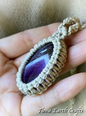 画像6: 石全長4cm大ぶり高品質シェブロンアメジスト ネックレス チョーカー ペンダント　アメジストファントム・ケープアメジスト　地球と身体に優しいヘンプ素材 1点物 シンプル＆ナチュラル★無染色 生成り ナチュラル天然素材オーガニックファッション  ハンドメイドお守り天然石ヒーリングストーン マクラメアクセサリー (6)