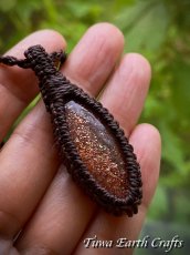 画像13: 【自信向上・行動力アップ】きらきら虹色シラー太陽の石 レピドクロサイト入り レインボーサンストーン ネックレス／ペンダント 水晶★シンプル＆ナチュラル 1点物 ハンドメイド マクラメ 天然石 お守りヒーリングアクセサリー (13)