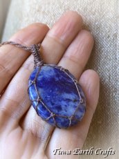 画像5: 【魔除け・自尊心を高める・電磁波除去】大ぶり 高品質ソーダライト　ペンダント シンプルネックレス ＊ナチュラル パワーストーン 天然石 お守り マクラメアクセサリー スピリチュアル ヒーリングジュエリー (5)