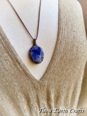 画像11: 【魔除け・自尊心を高める・電磁波除去】大ぶり 高品質ソーダライト　ペンダント シンプルネックレス ＊ナチュラル パワーストーン 天然石 お守り マクラメアクセサリー スピリチュアル ヒーリングジュエリー (11)