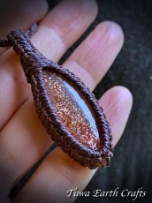 画像19: 【自信向上・行動力アップ】きらきら虹色シラー太陽の石 レピドクロサイト入り レインボーサンストーン ネックレス／ペンダント 水晶★シンプル＆ナチュラル 1点物 ハンドメイド マクラメ 天然石 お守りヒーリングアクセサリー (19)