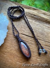 画像4: 【自信向上・行動力アップ】きらきら虹色シラー太陽の石 レピドクロサイト入り レインボーサンストーン ネックレス／ペンダント 水晶★シンプル＆ナチュラル 1点物 ハンドメイド マクラメ 天然石 お守りヒーリングアクセサリー (4)