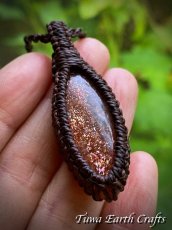 画像11: 【自信向上・行動力アップ】きらきら虹色シラー太陽の石 レピドクロサイト入り レインボーサンストーン ネックレス／ペンダント 水晶★シンプル＆ナチュラル 1点物 ハンドメイド マクラメ 天然石 お守りヒーリングアクセサリー (11)