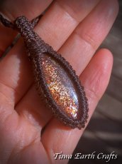 画像3: 【自信向上・行動力アップ】きらきら虹色シラー太陽の石 レピドクロサイト入り レインボーサンストーン ネックレス／ペンダント 水晶★シンプル＆ナチュラル 1点物 ハンドメイド マクラメ 天然石 お守りヒーリングアクセサリー (3)