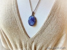 画像12: 【魔除け・自尊心を高める・電磁波除去】大ぶり 高品質ソーダライト　ペンダント シンプルネックレス ＊ナチュラル パワーストーン 天然石 お守り マクラメアクセサリー スピリチュアル ヒーリングジュエリー (12)