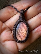 画像2: 幻想的 夕焼け色♪【夢の実現・直観力アップ】高品質ピンク ラブラドライト ネックレス ペンダント＊シンプル 1点もの マクラメ ヒーリング天然石パワーストーンアクセサリー レインボーラブラドライト スピリチュアルお守りジュエリー (2)