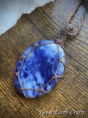 画像2: 【魔除け・自尊心を高める・電磁波除去】大ぶり 高品質ソーダライト　ペンダント シンプルネックレス ＊ナチュラル パワーストーン 天然石 お守り マクラメアクセサリー スピリチュアル ヒーリングジュエリー (2)