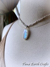 画像27: 【直感力アップ・潜在能力を引き出す】高品質ロイヤルレインボームーンストーン ペンダントトップ with 宝石質サファイア＊ヒーリングストーン 天然石アクセサリー スピリチュアル 恋愛成就お守り　彫金ジュエリー (27)