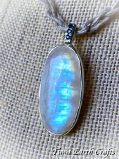 画像9: 【直感力アップ・潜在能力を引き出す】高品質ロイヤルレインボームーンストーン ペンダントトップ with 宝石質サファイア＊ヒーリングストーン 天然石アクセサリー スピリチュアル 恋愛成就お守り　彫金ジュエリー (9)