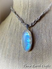 画像15: 【直感力アップ・潜在能力を引き出す】高品質ロイヤルレインボームーンストーン ペンダントトップ with 宝石質サファイア＊ヒーリングストーン 天然石アクセサリー スピリチュアル 恋愛成就お守り　彫金ジュエリー (15)