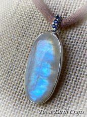 画像16: 【直感力アップ・潜在能力を引き出す】高品質ロイヤルレインボームーンストーン ペンダントトップ with 宝石質サファイア＊ヒーリングストーン 天然石アクセサリー スピリチュアル 恋愛成就お守り　彫金ジュエリー (16)