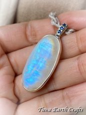 画像3: 【直感力アップ・潜在能力を引き出す】高品質ロイヤルレインボームーンストーン ペンダントトップ with 宝石質サファイア＊ヒーリングストーン 天然石アクセサリー スピリチュアル 恋愛成就お守り　彫金ジュエリー (3)