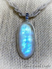 画像12: 【直感力アップ・潜在能力を引き出す】高品質ロイヤルレインボームーンストーン ペンダントトップ with 宝石質サファイア＊ヒーリングストーン 天然石アクセサリー スピリチュアル 恋愛成就お守り　彫金ジュエリー (12)