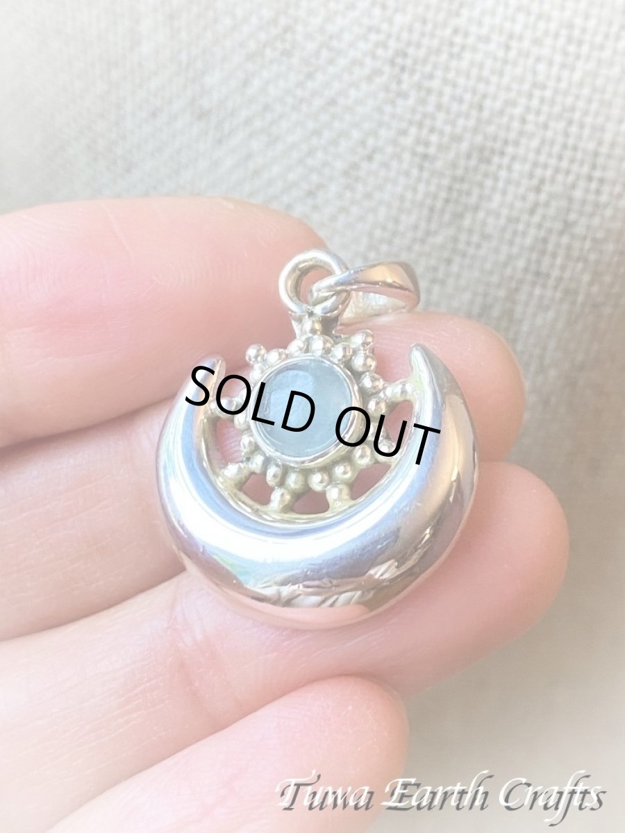 画像6: 【幸福のシンボル・癒しの石】高品質アクアマリン（ブラジル産）ペンダント 1点もの ★太陽と月 ブルー・青い石  ヒーリングジュエリー天然石パワーストーンお守りアクセサリー 3月誕生石 (6)