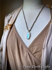 画像30: 【直感力アップ・潜在能力を引き出す】高品質ロイヤルレインボームーンストーン ペンダントトップ with 宝石質サファイア＊ヒーリングストーン 天然石アクセサリー スピリチュアル 恋愛成就お守り　彫金ジュエリー (30)