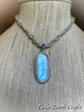 画像11: 【直感力アップ・潜在能力を引き出す】高品質ロイヤルレインボームーンストーン ペンダントトップ with 宝石質サファイア＊ヒーリングストーン 天然石アクセサリー スピリチュアル 恋愛成就お守り　彫金ジュエリー (11)