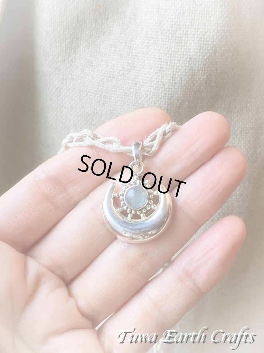 画像9: 【幸福のシンボル・癒しの石】高品質アクアマリン（ブラジル産）ペンダント 1点もの ★太陽と月 ブルー・青い石  ヒーリングジュエリー天然石パワーストーンお守りアクセサリー 3月誕生石 (9)