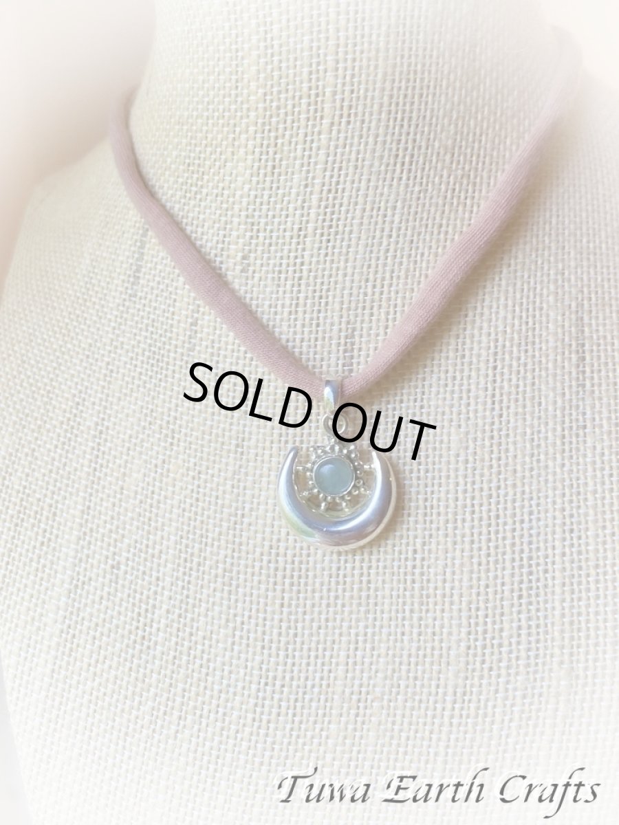 画像11: 【幸福のシンボル・癒しの石】高品質アクアマリン（ブラジル産）ペンダント 1点もの ★太陽と月 ブルー・青い石  ヒーリングジュエリー天然石パワーストーンお守りアクセサリー 3月誕生石 (11)