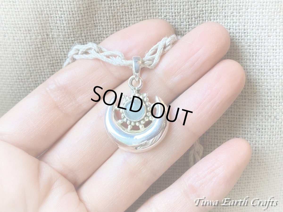 画像10: 【幸福のシンボル・癒しの石】高品質アクアマリン（ブラジル産）ペンダント 1点もの ★太陽と月 ブルー・青い石  ヒーリングジュエリー天然石パワーストーンお守りアクセサリー 3月誕生石 (10)