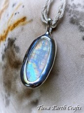 画像31: 【直感力アップ・潜在能力を引き出す】高品質ロイヤルレインボームーンストーン ペンダントトップ with 宝石質サファイア＊ヒーリングストーン 天然石アクセサリー スピリチュアル 恋愛成就お守り　彫金ジュエリー (31)